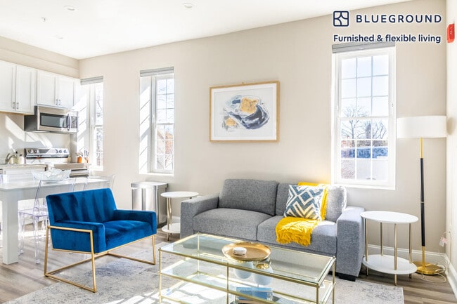 Building Photo - 133 7th St SE Unit FL3-ID821