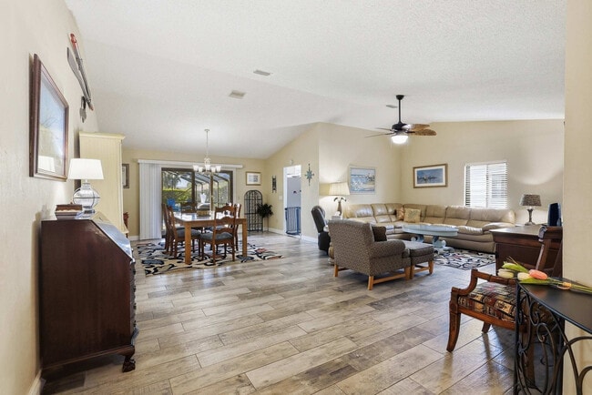 Photo - 3 Cherokee Ct W Unit SI ID1261596P