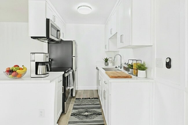 Building Photo - Villa La Paloma