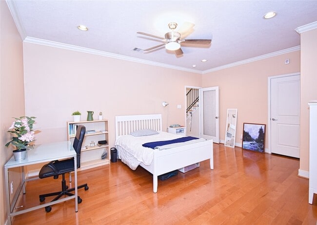 Photo - 2406 Dorrington St