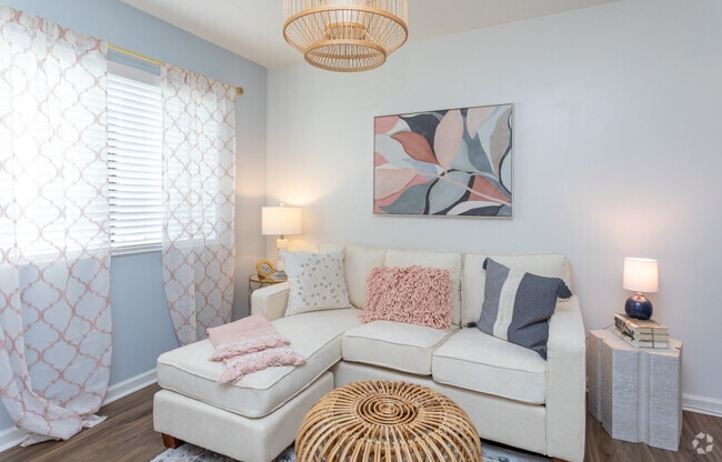 1BR, 1BA - 500SF - Living Area - Capital Flats & Magnolia Square Apartments