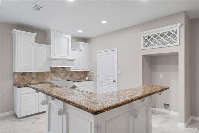 Photo - 4408 Xanthisma Ave W