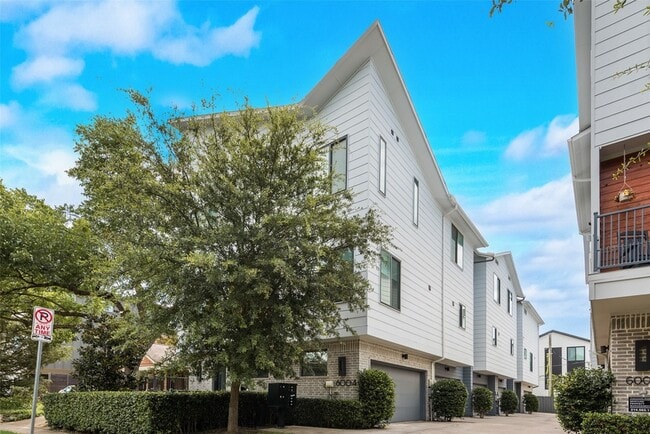 Building Photo - 6004 Hudson St Unit 102