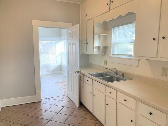 Photo - 520 E Day St