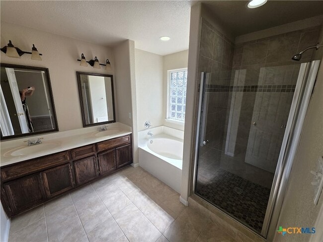 Photo - 322 Cedar Ridge Dr