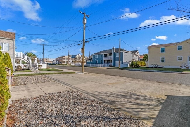 Photo - 413 W Beach Ave