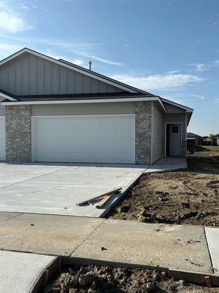 Building Photo - 12944 E Blake St