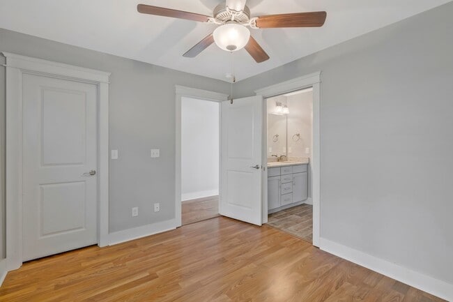 Photo - 5904A Carl Pl