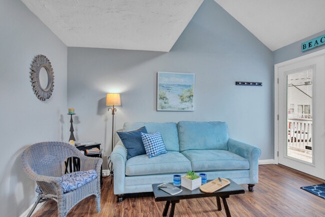 Building Photo - 23 Island Path Unit SI ID1631111P