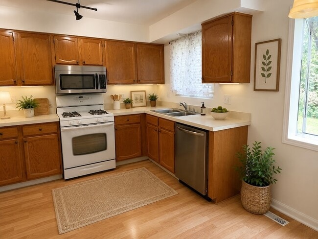 Photo - 986 West Ct