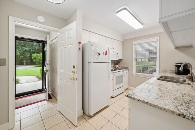 Photo - 462 Masters Dr Unit SI ID1253450P