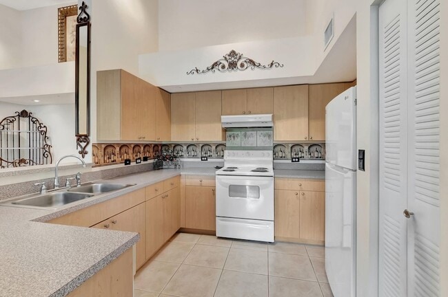 Photo - 923 Villa Cir