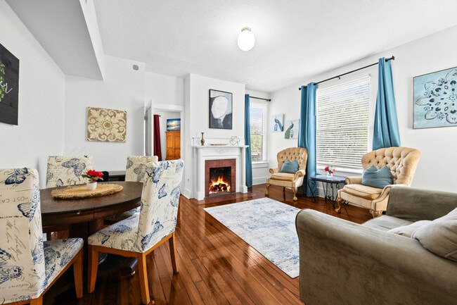 Building Photo - 205 SE 7th St Unit ID1359091P