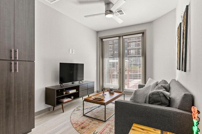 Building Photo - 400 N 2nd Ave Unit ID1014574P