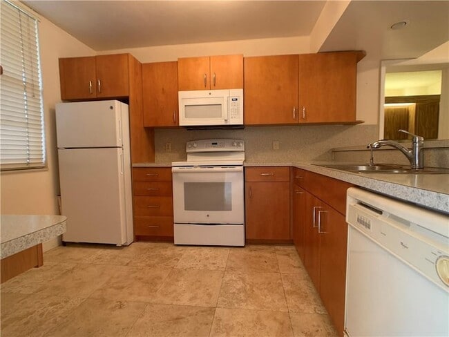 Photo - 1721 Whitehall Dr Unit 102