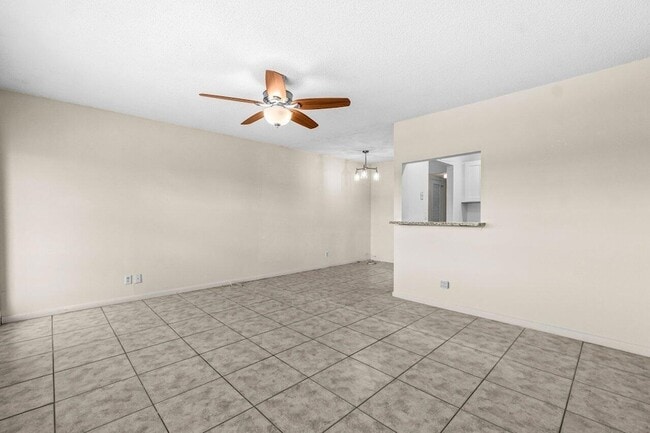 Photo - 52 Kingswood E