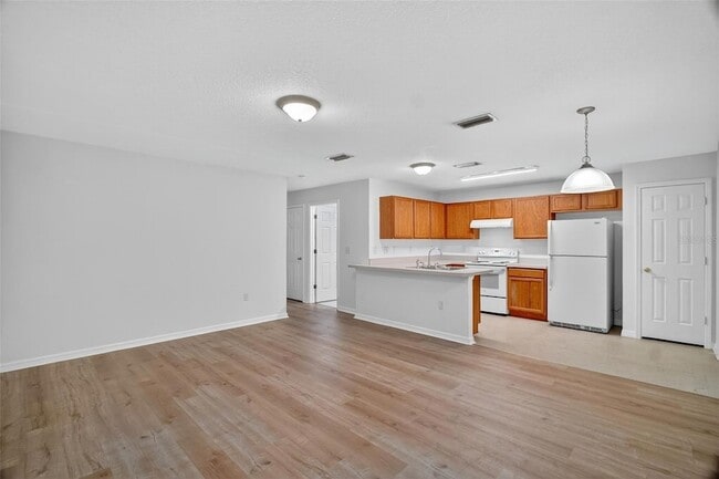 Photo - 525 Paulling Dr