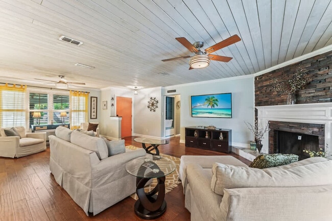 Building Photo - 1937 Grove Bluff Cir W Unit SI ID1578495P