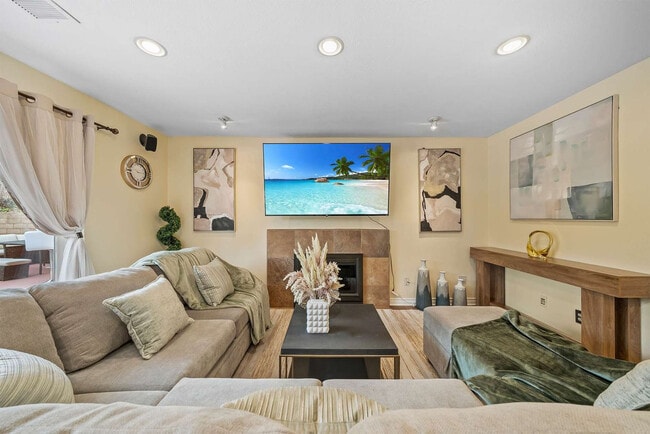 Building Photo - 2003 Pierce Ct Unit SI ID1465018P