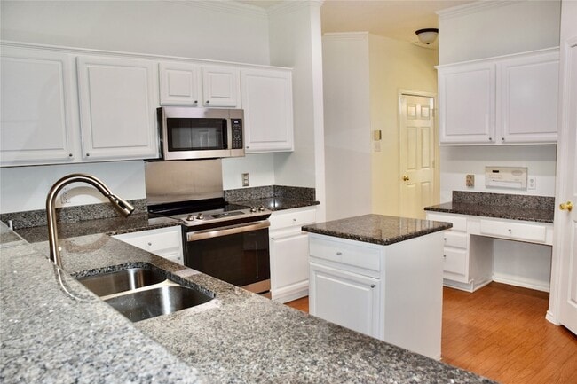 Photo - 1714 Farmington Dr