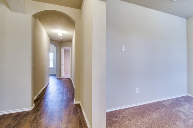 Photo - 1512 Wild Rye Cir