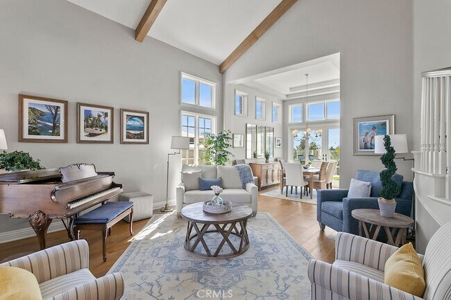 Photo - 1 White Sail