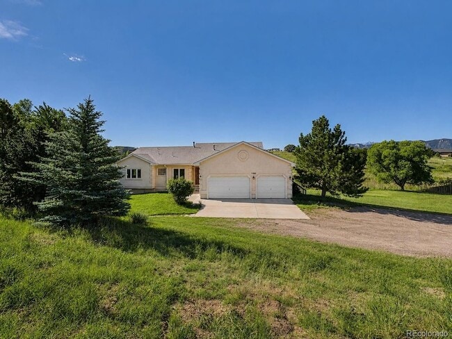 Building Photo - 1185 S Park Dr