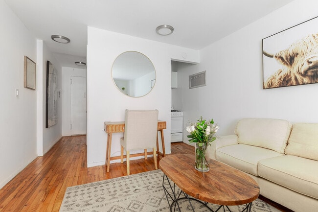 Photo - 328 W 11th St Unit FL2-ID1053013P