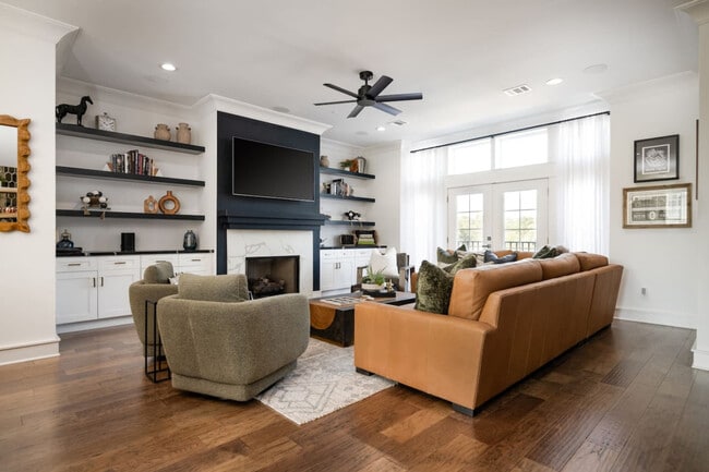 Building Photo - 218 Tarrow St Unit ID1071608P