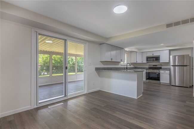 Photo - 6221 Longford Rd