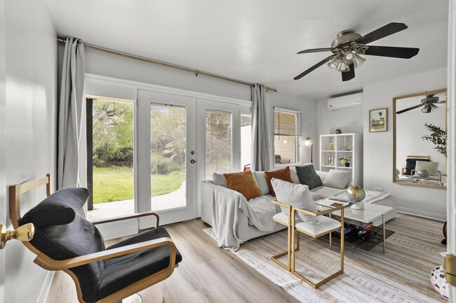 Building Photo - 4989 Randlett Dr Unit ID1283131P