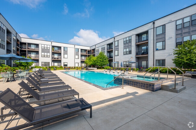 Pool - Pullman Pointe