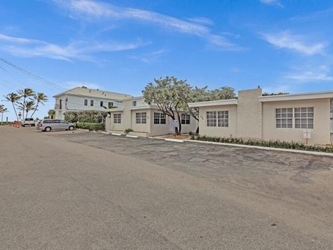 Building Photo - 320 Walnut St Unit ID1272070P