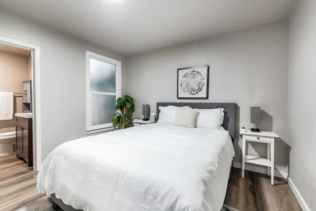 Photo - 1818 Court F Unit ID1045871P