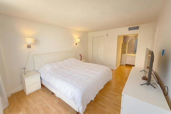 Photo - 16909 N Bay Rd Unit 507