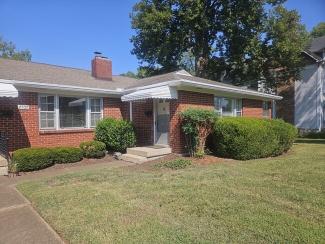 Building Photo - 2502 Woodlawn Dr