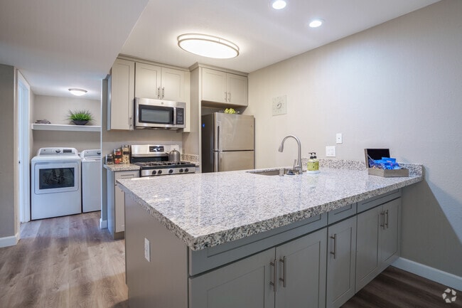 2BR, 1BA - Cascade - Creekside Gardens