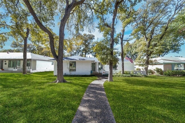 Building Photo - 5837 Clendenin Ave