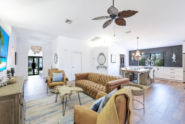 Building Photo - 999 E Valley Dr Unit FL1-ID1073522P