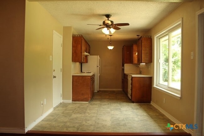 Photo - 211 E Hogan Dr
