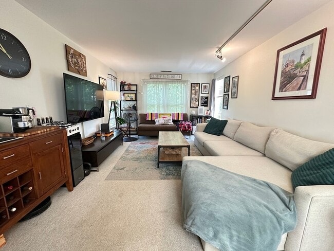 Building Photo - 217 Thorndike St Unit 308