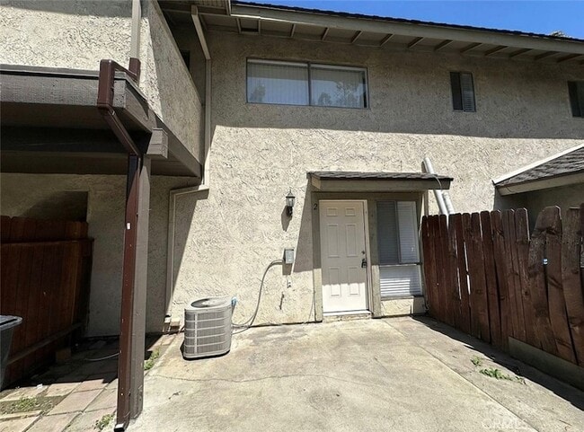 Photo - 1501 E Fairfield Ct Unit 2