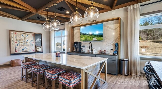 Photo - 525 Wayforth Rd NW