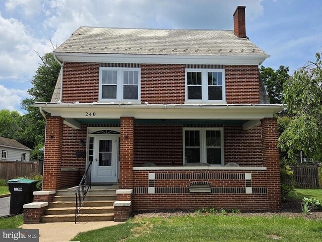 Building Photo - 240 S Holliday St