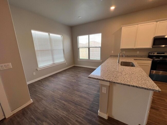 Photo - 2030 Kenwood Ave