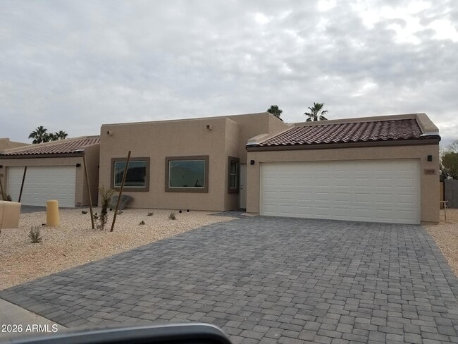 Building Photo - 705 Dylan Ct