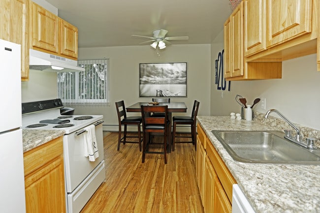 1BR, 1BA - 750sf - Kitchen - Forest Ridge Apartments