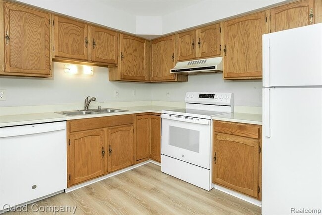 Photo - 946 N Adams Rd Unit 1