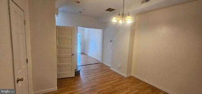 Photo - 2548 Oswego Ave