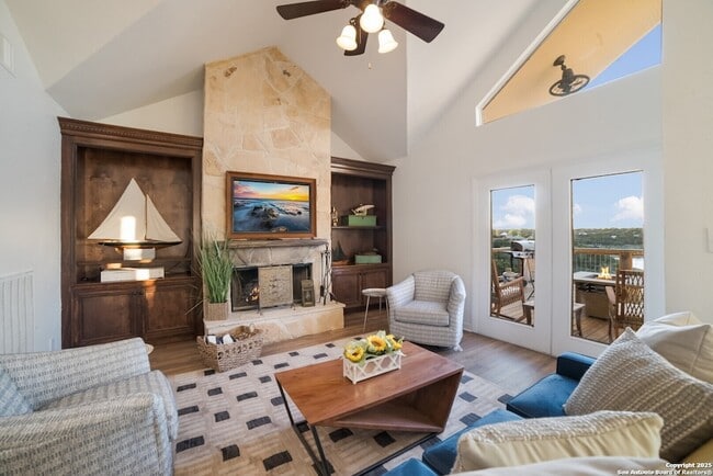 Photo - 693 Riviera Dr